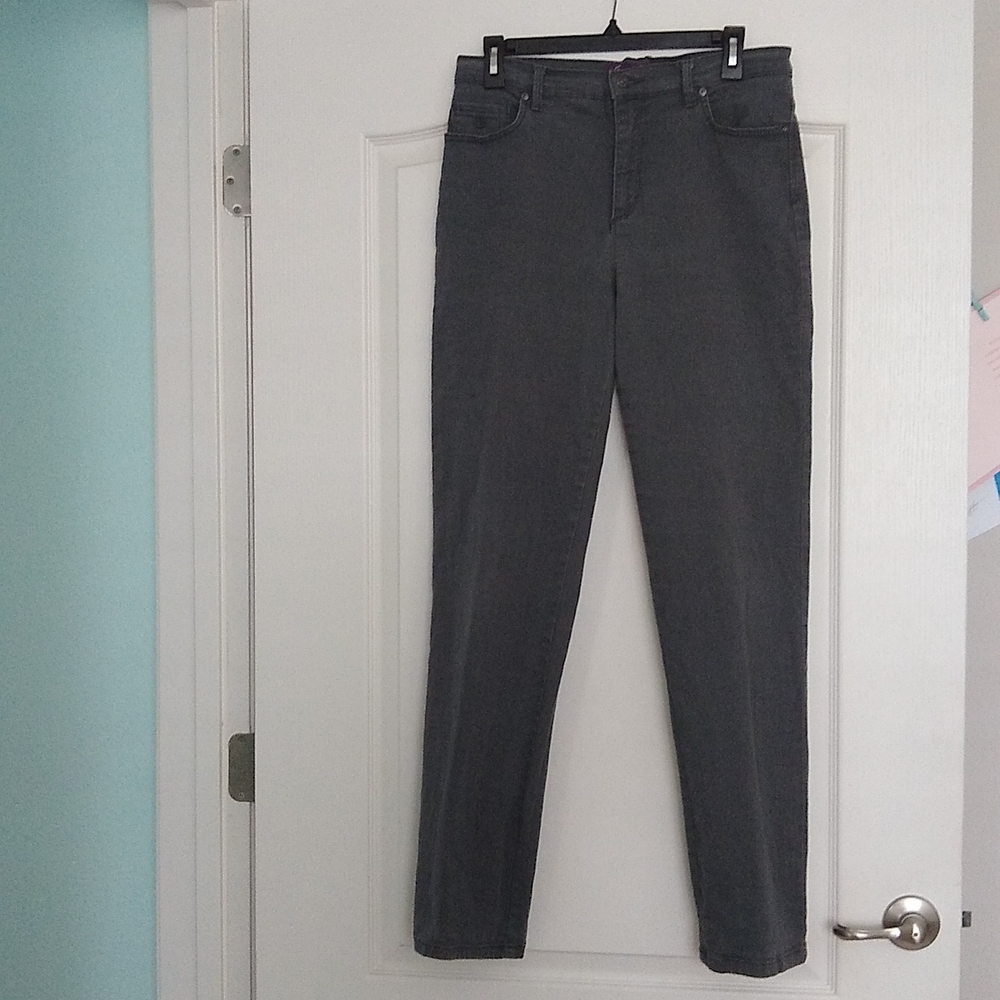 Gloria Vanderbilt grey jeans size 6